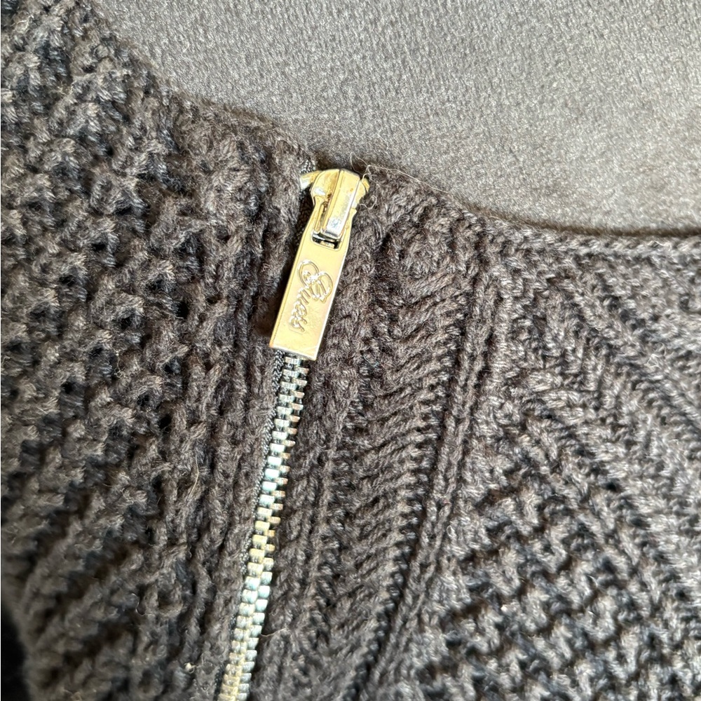 Vintage Guess Women’s Small Black Cable-Knit Sweater with Zip Shoulder Detail - Picture 4 of 6
